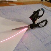 Электронные ножницы с лазерным прицелом, наведением и указателем